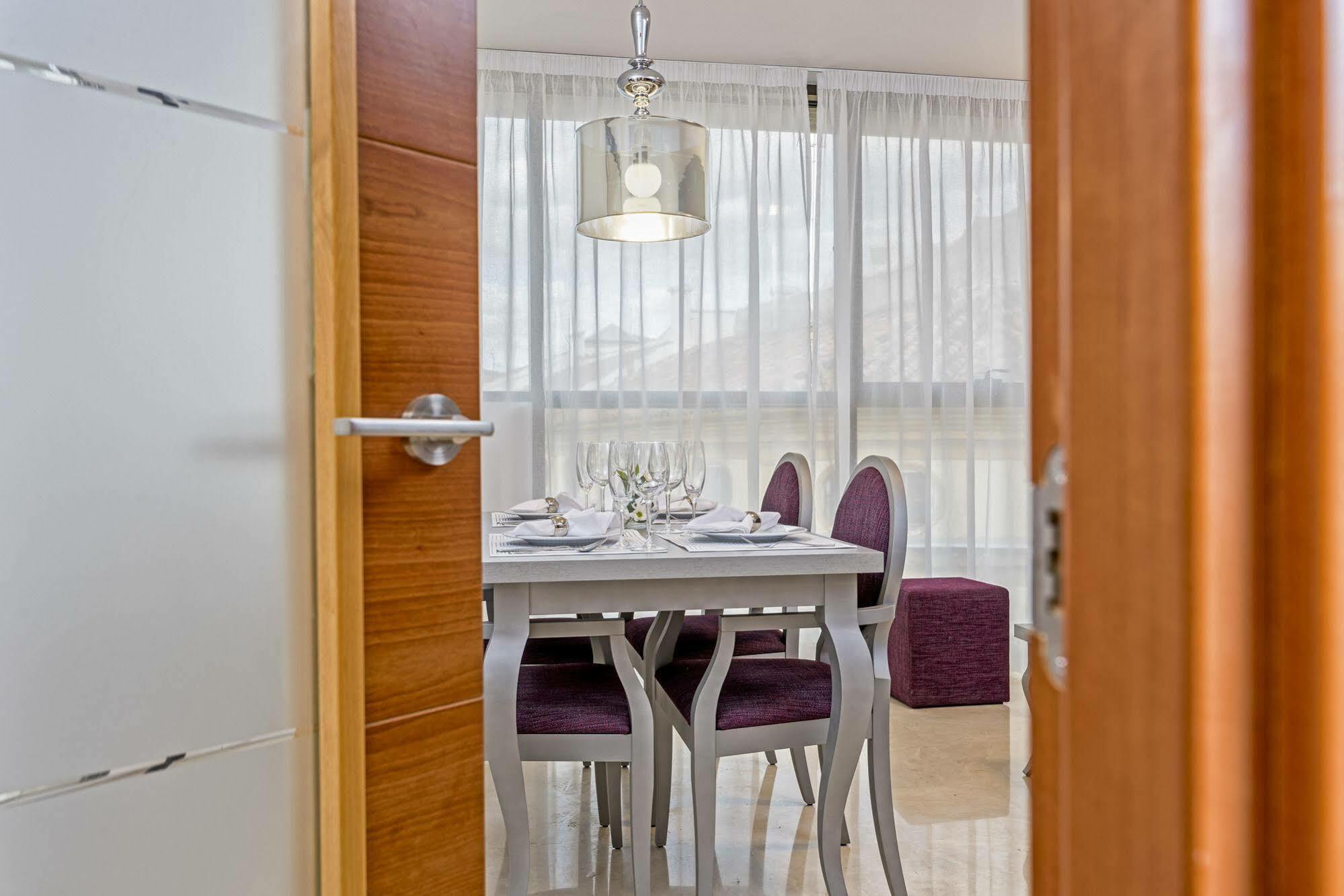Goodplaces Larios Apartment Малага Екстериор снимка