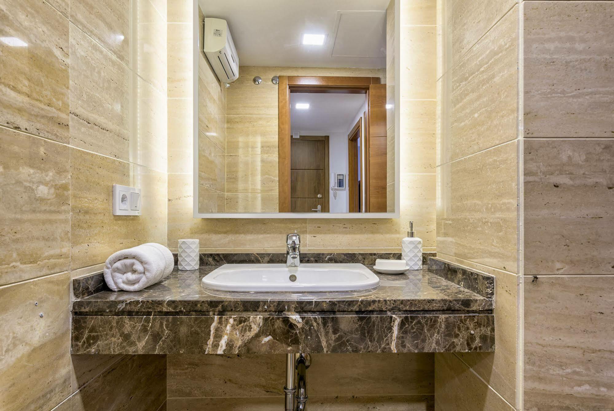 Goodplaces Larios Apartment Малага Екстериор снимка